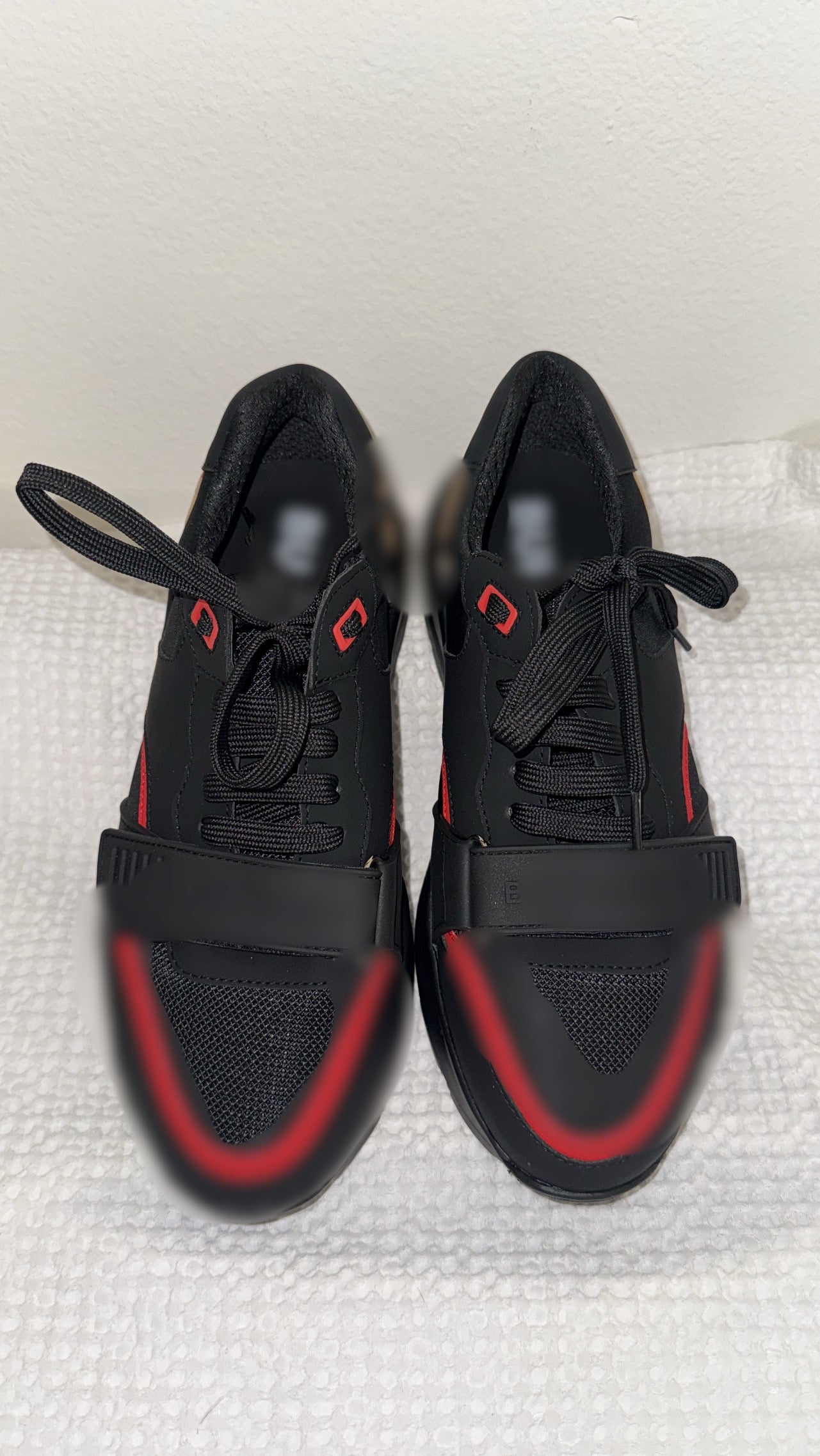 Black & Red Berriez